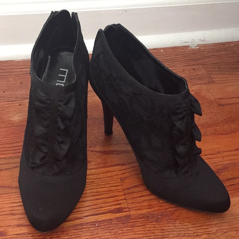 Black ankle booties